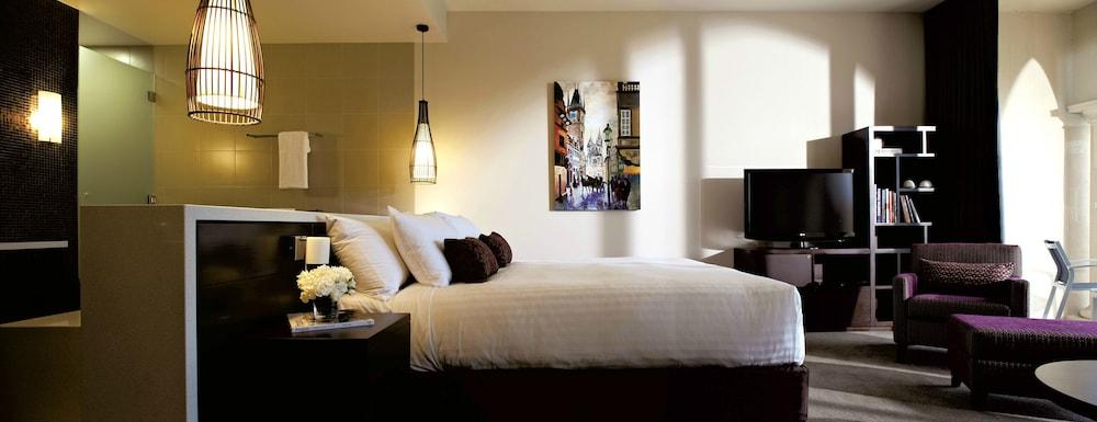 Chateau Elan At The Vintage Pokolbin Εξωτερικό φωτογραφία A bedroom at the hotel
