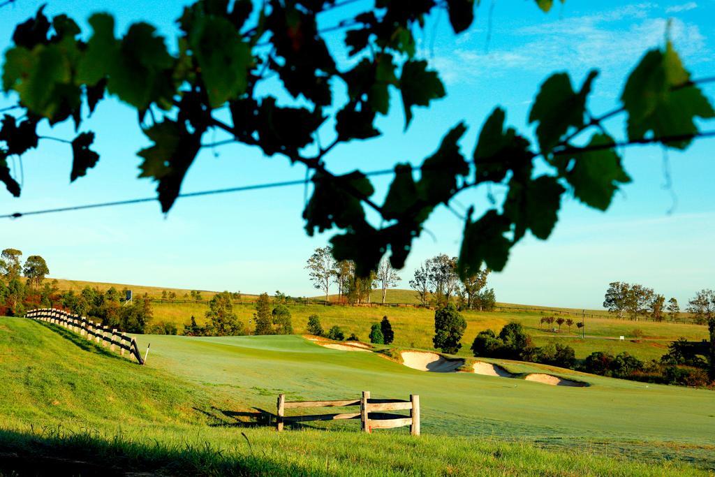 Chateau Elan At The Vintage Pokolbin Εξωτερικό φωτογραφία The 18th hole at the 2007 PGA Championship