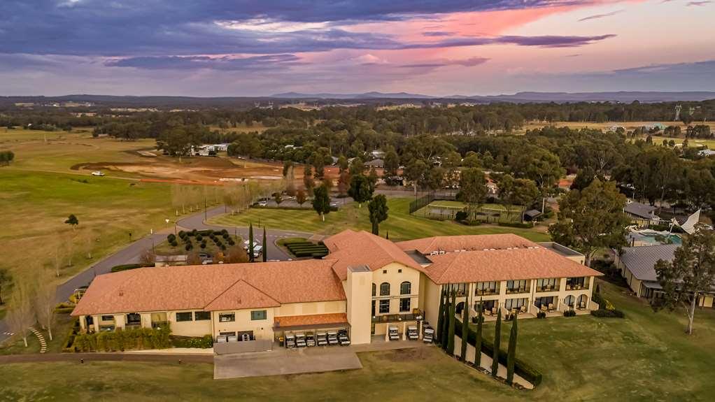 Chateau Elan At The Vintage Pokolbin Εξωτερικό φωτογραφία Aerial view of the clubhouse at the Wagga Wagga Golf Club