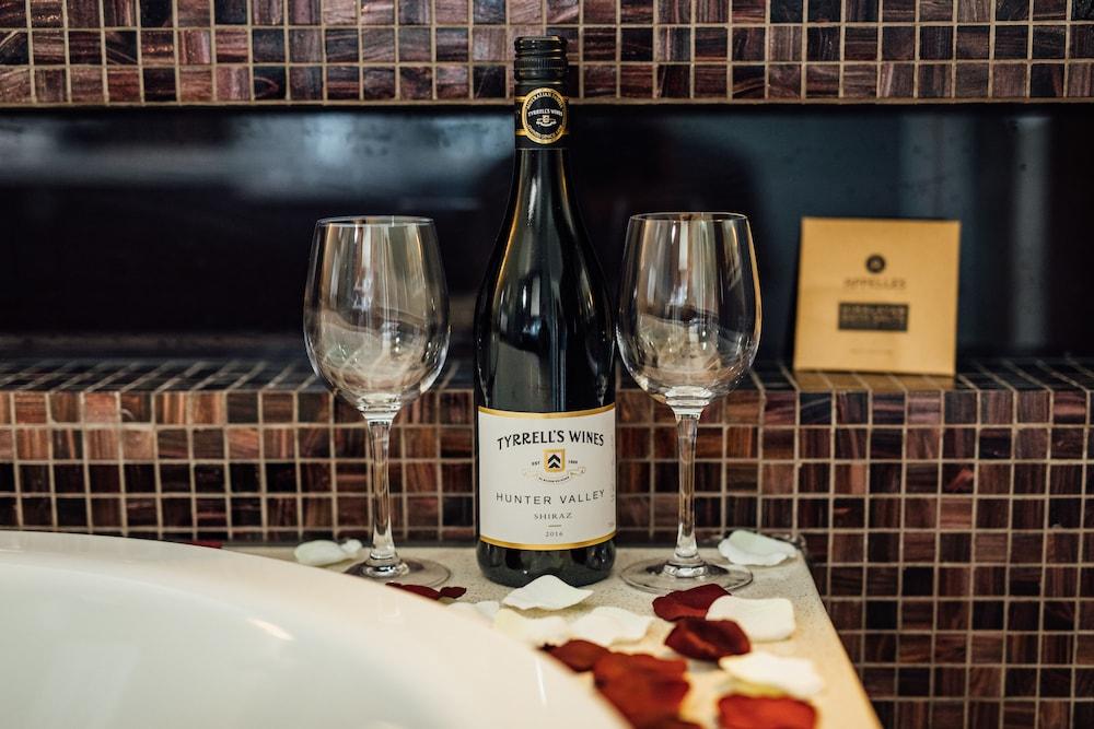 Chateau Elan At The Vintage Pokolbin Εξωτερικό φωτογραφία A bottle of Piper-Heidsieck Champagne