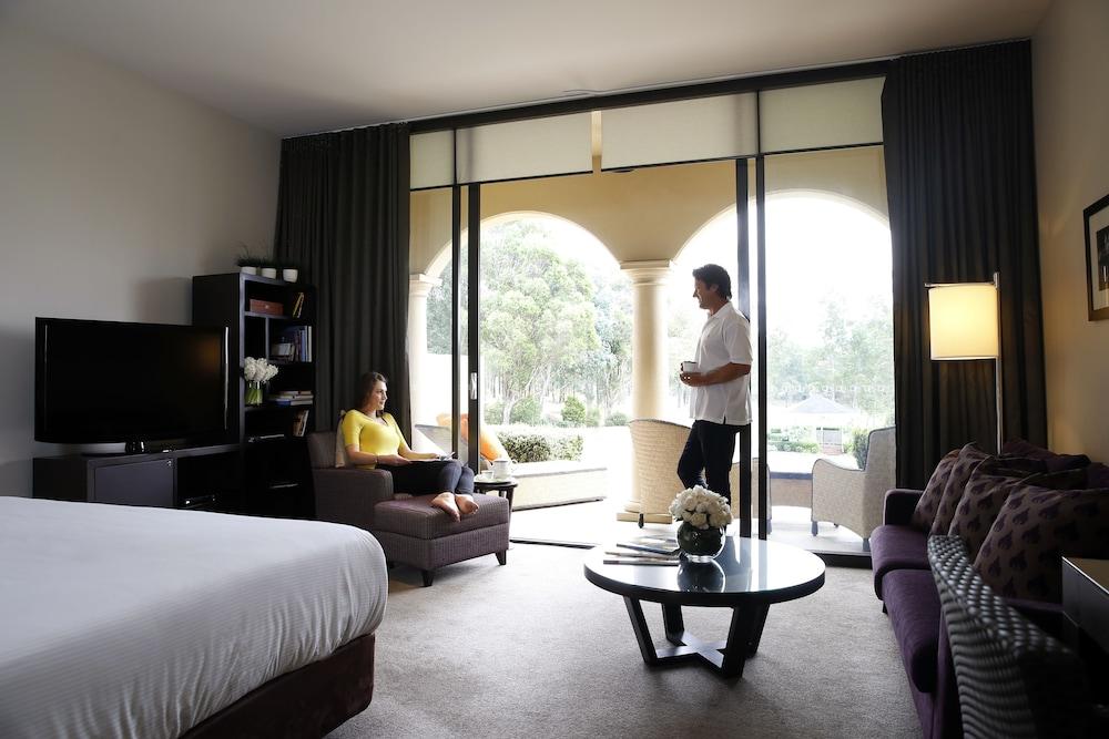 Chateau Elan At The Vintage Pokolbin Εξωτερικό φωτογραφία A guest room at the hotel