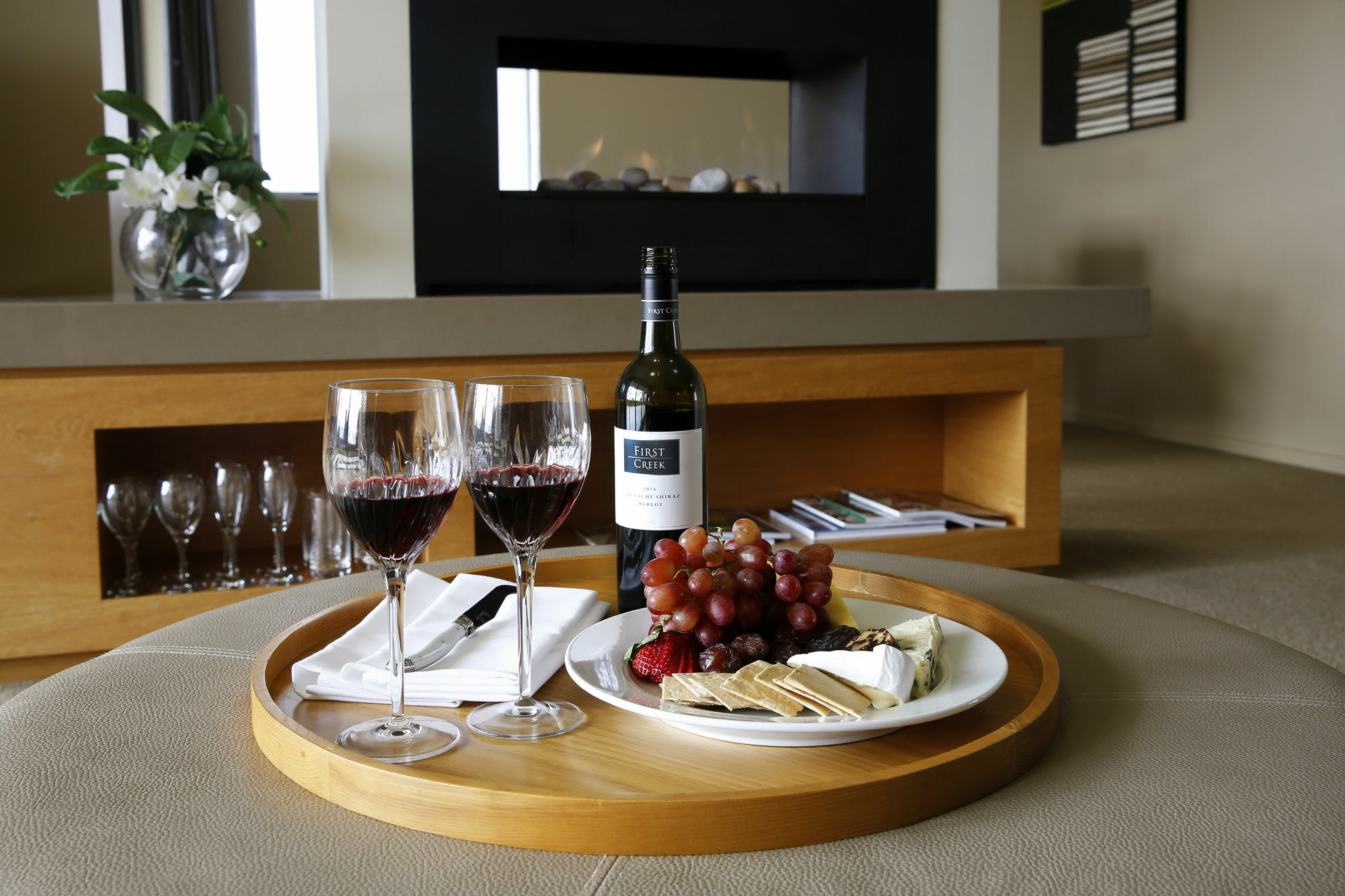 Chateau Elan At The Vintage Pokolbin Εξωτερικό φωτογραφία A wine and cheese platter