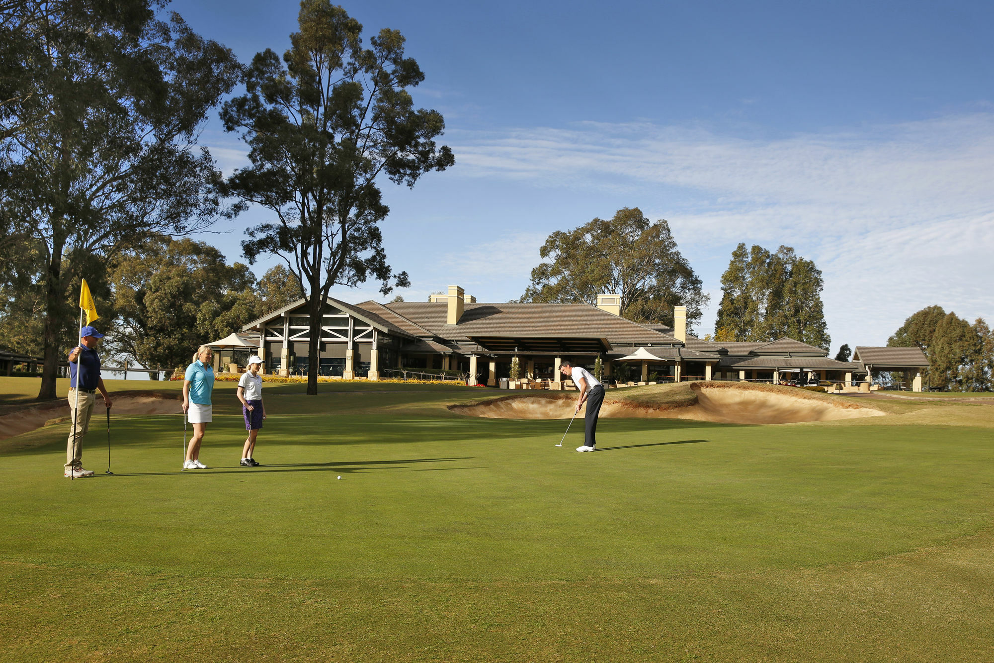 Chateau Elan At The Vintage Pokolbin Εξωτερικό φωτογραφία Clubhouse at the 18th green
