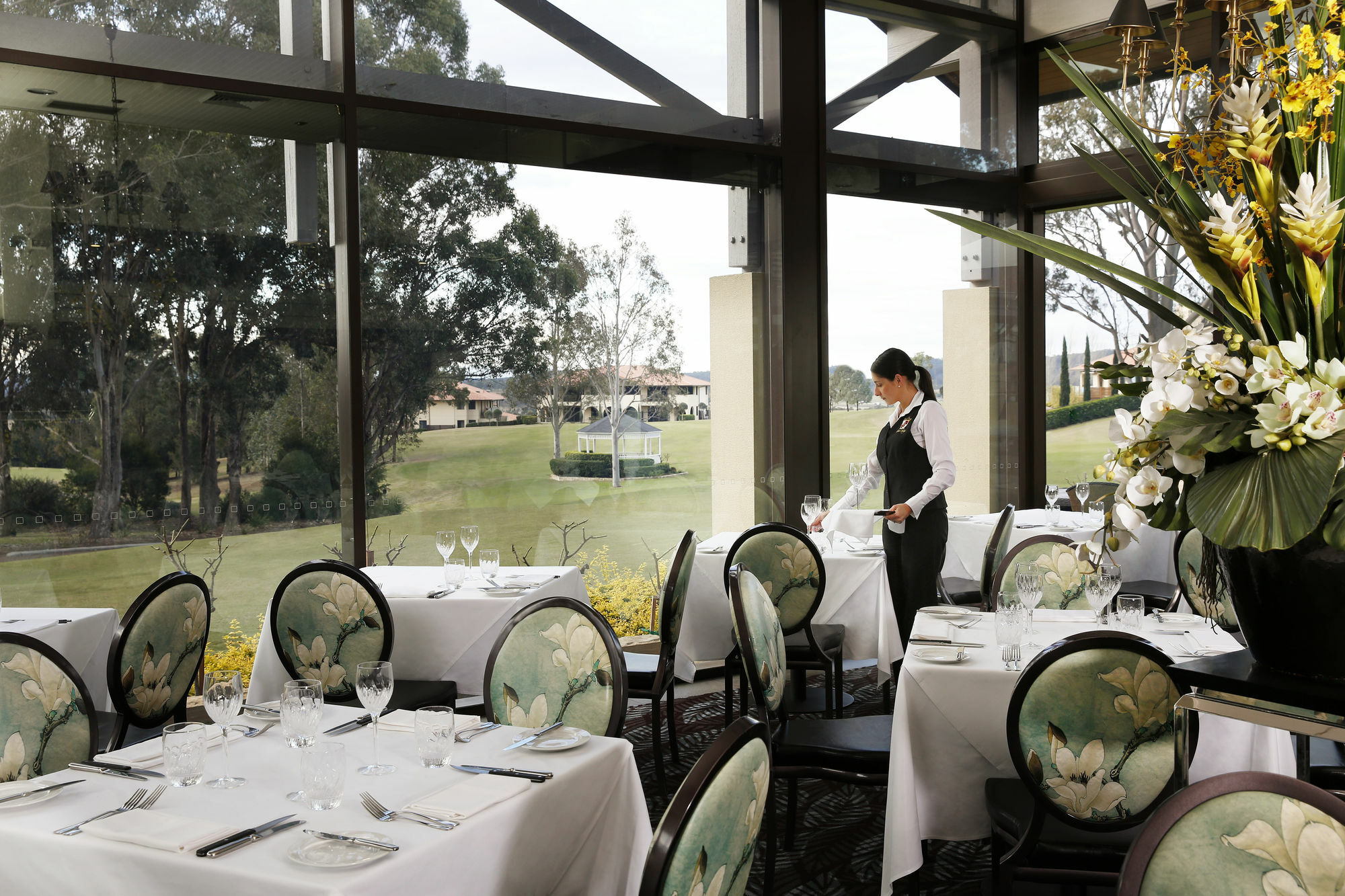 Chateau Elan At The Vintage Pokolbin Εξωτερικό φωτογραφία The restaurant at the clubhouse